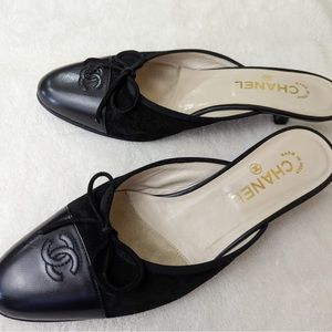 Authentic Chanel vintage mule slides / kitten heel slip ons